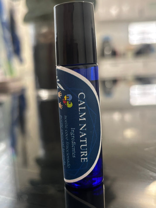 Los aceites esenciales naturales lavanda ,vetiver,incienso,aceite coco fraccionado. No son medicamentos químicos ni curables . Son naturales que alivian los síntomas en niños son calmantes del sistema nervioso,estabilizador que ayuda a la hiperactividad y mejora la concentración ayuda a los síntomas en niños con déficit de atención ,inquietud , problemas de auto regulación . Ayuda a la claridad mental mejora el enfoque , regula respiraciones y calmante emocional profundo . Aplica muñecas detrás orejas . 